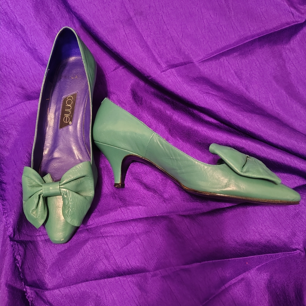 Connie Green Bow Flats - Picture 2 of 4